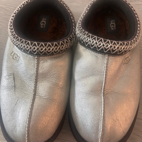 Ugg TAzz Silver Leather Kids Size 4 - Picture 6 of 7